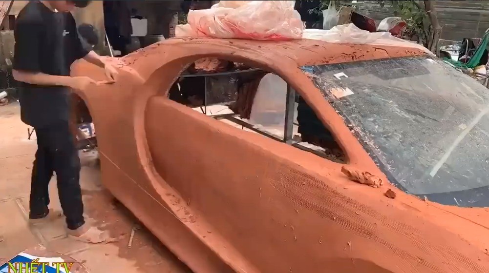 越南小伙自制“布加迪”超跑：用泥造成 以假乱真
