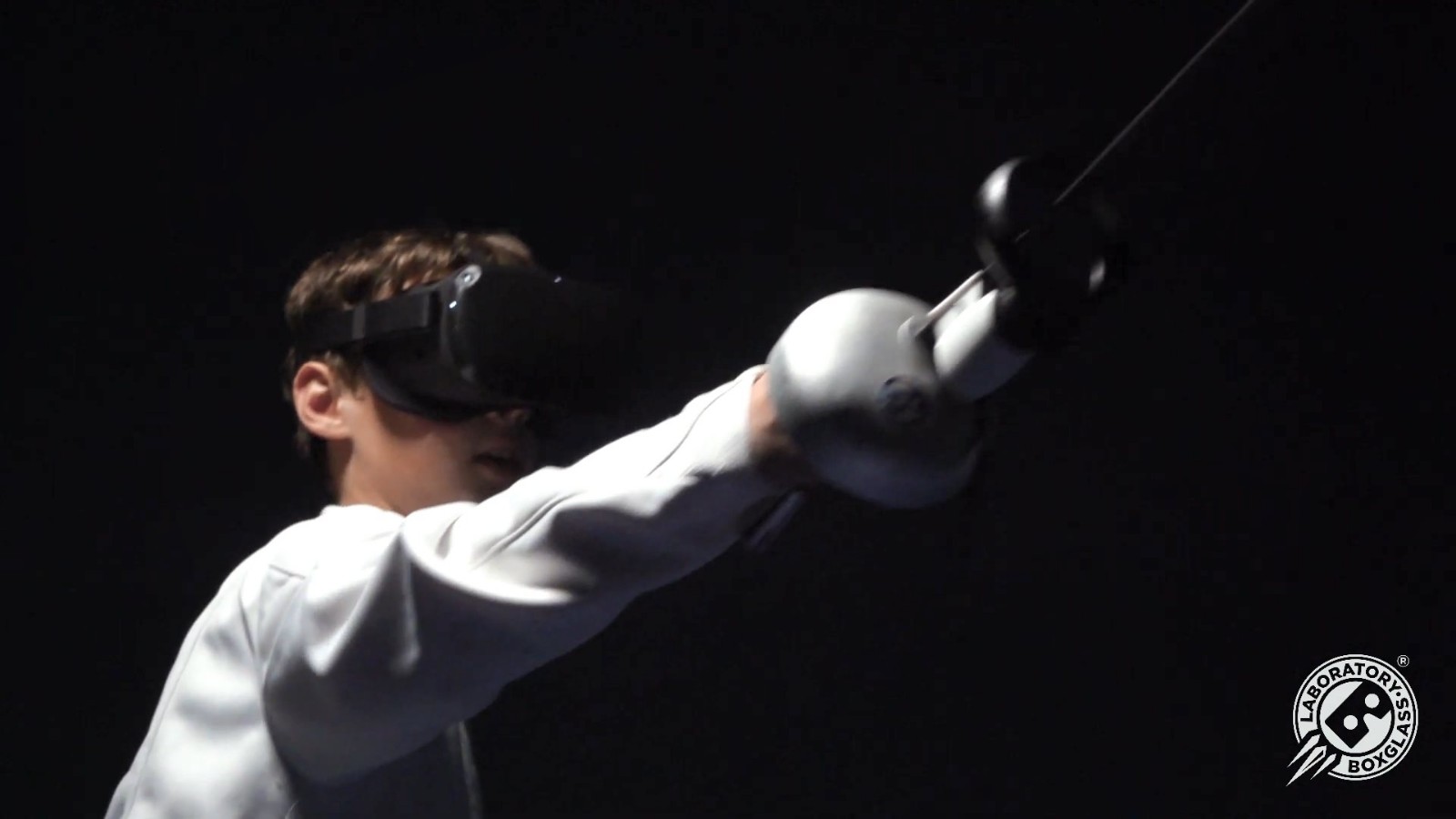 俄罗斯工作室推出VR击剑游戏 配备了一柄真剑