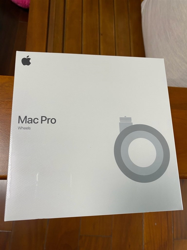 苹果Mac Pro主机滚轮拆箱图赏 4个轮子卖5000元 