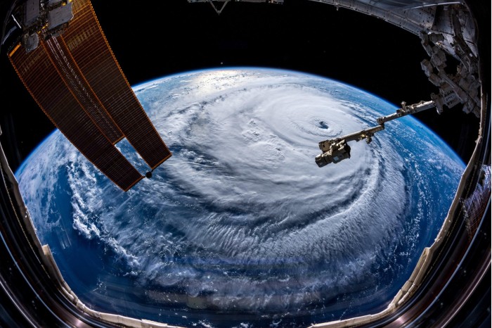 美国当心：飓风佛罗伦萨太空俯拍照曝光堪比《后天》