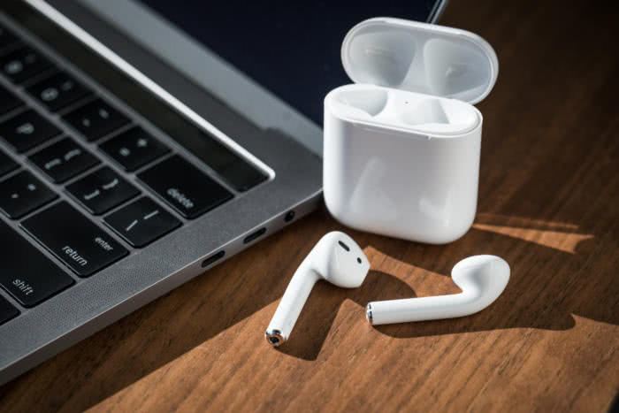 苹果或考虑为明年新iPhone附赠AirPods 或大幅涨价