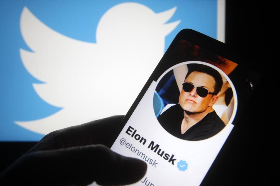 马斯克正式入主推特担任CEO 上任当天开除四位高管
